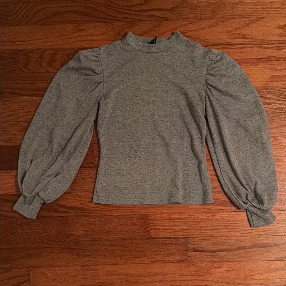 Gray sweater with puff sleeves